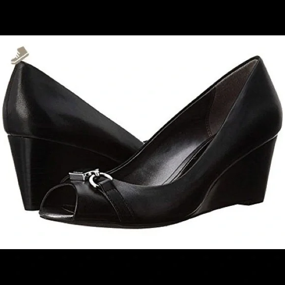 Coach temple wedge heels black left is 8/right is 8.5 - Picture 2 of 6